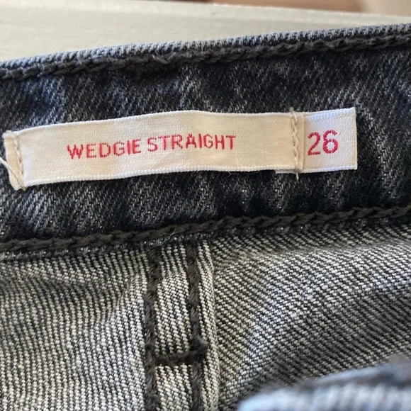 Levi’s wedgie straight jeans; size 26 - Picture 7 of 9